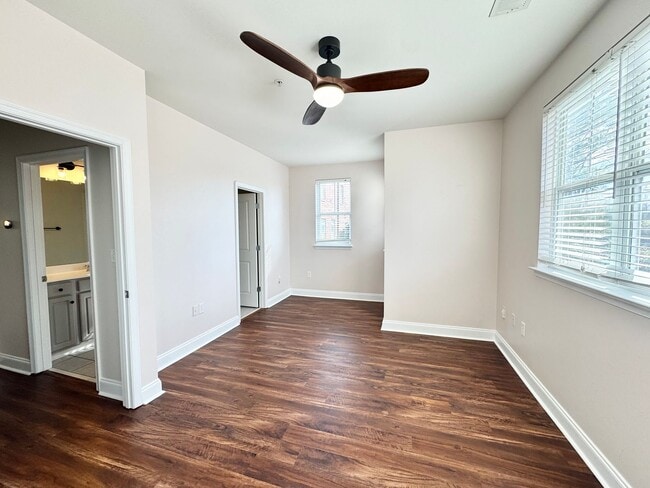 Building Photo - Stylish 1-Bedroom Corner Unit with Balcony – Minutes from Uptown Charlotte! Only $1,595!