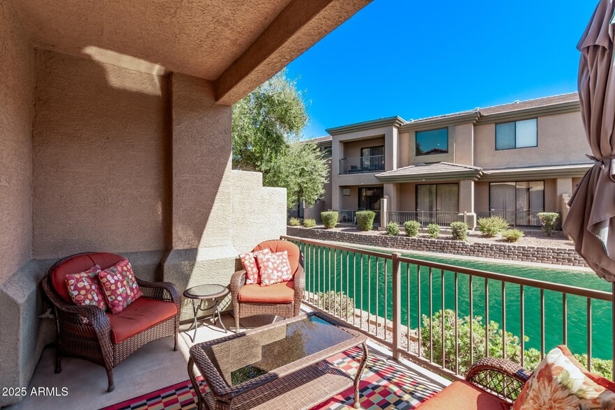 Building Photo - 705 W Queen Creek Rd