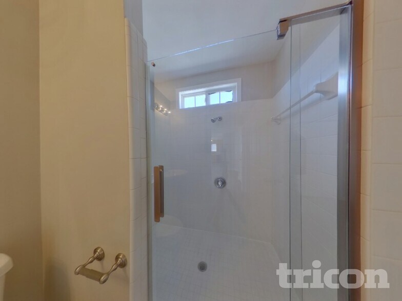 Building Photo - 5806 Shining Oak Ln