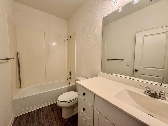 Building Photo - Charming 3BR Home with Spacious Backyard in Pflugerville