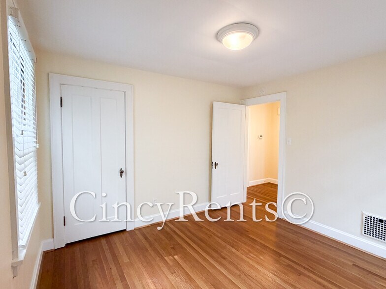Building Photo - 3434 Ault View Ave