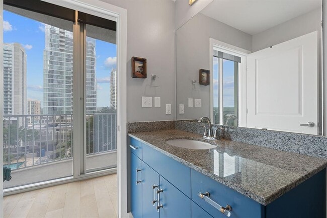Building Photo - 360 Nueces St