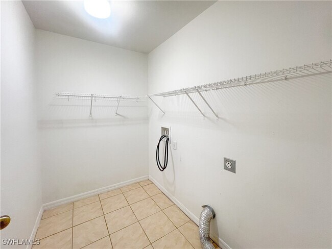 Building Photo - 731 Da Vinci Ave S