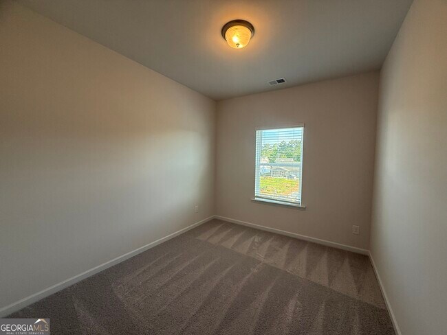 Building Photo - 121 Sycamore Ln