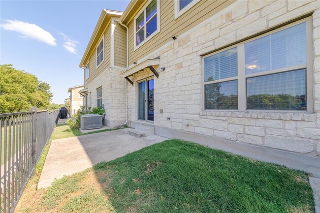 Building Photo - 1620 Bryant Dr
