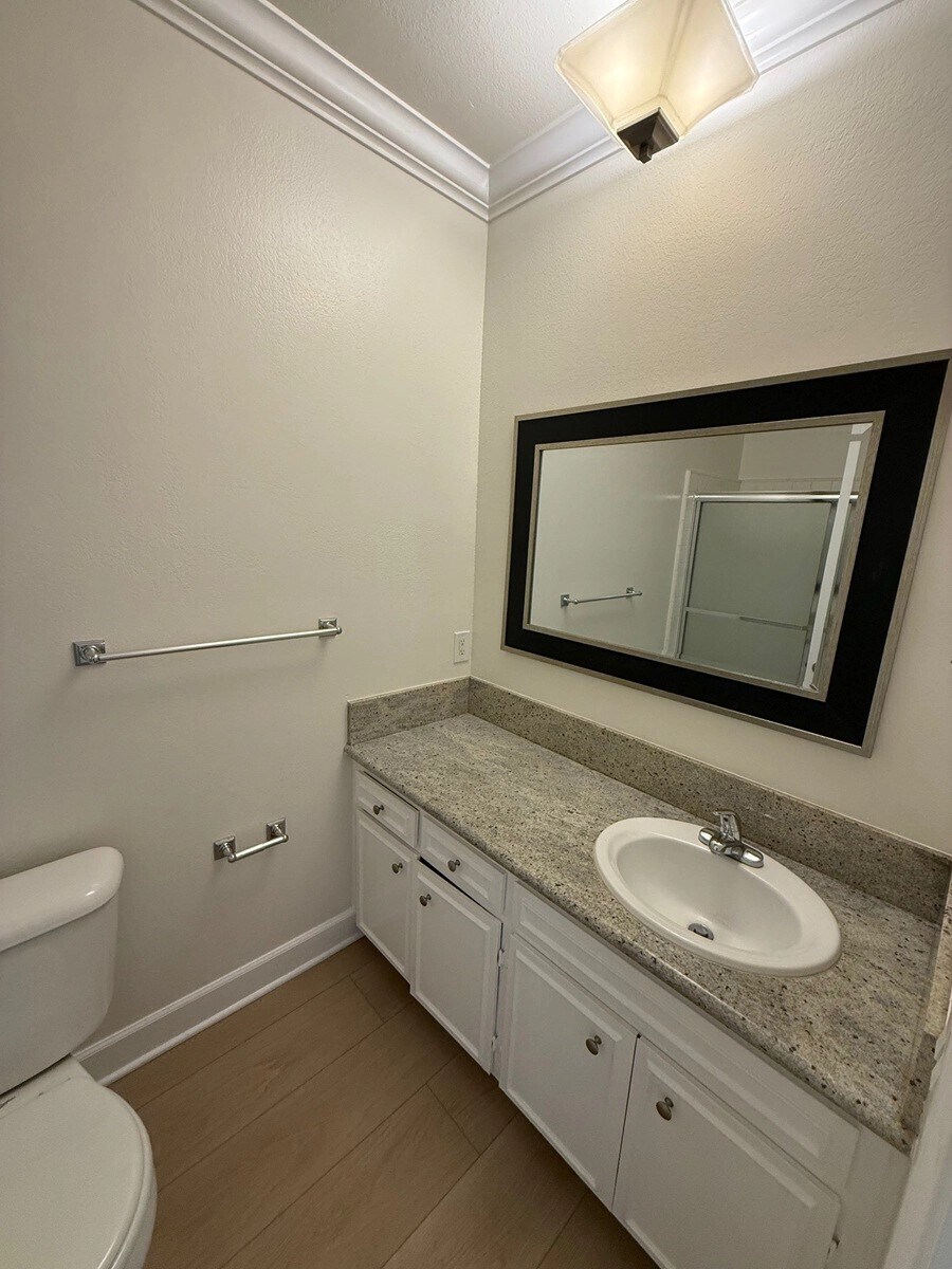 Building Photo - 1940 Malcolm Ave