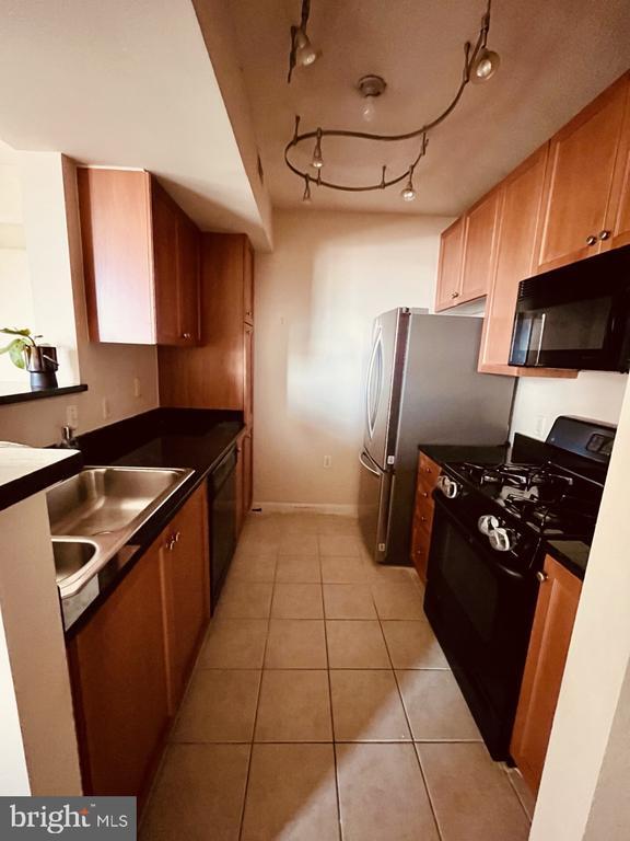 Building Photo - 851 N Glebe Rd