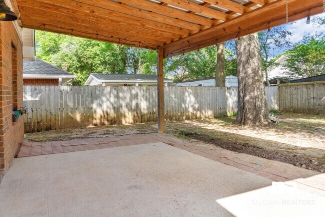 Building Photo - 8254 Magnolia Village Dr N