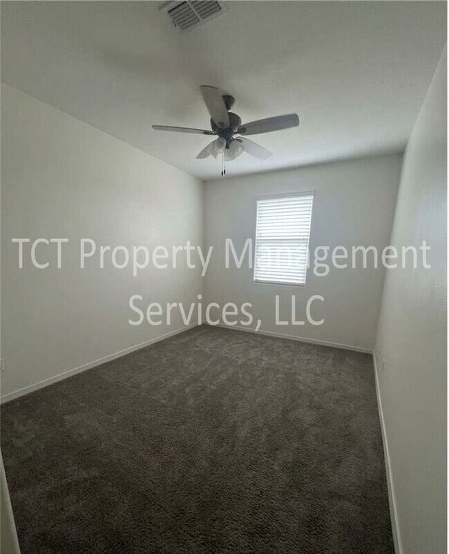 Building Photo - Move In Ready Home in The Parks
