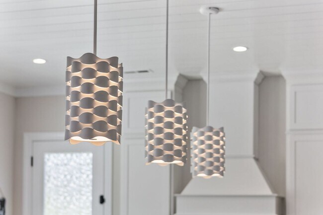 Building Photo - All Inclusive Seasonal Rental in the Beaut...