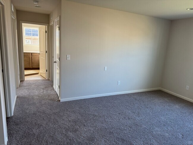 Building Photo - 2841 Blackford Pkwy