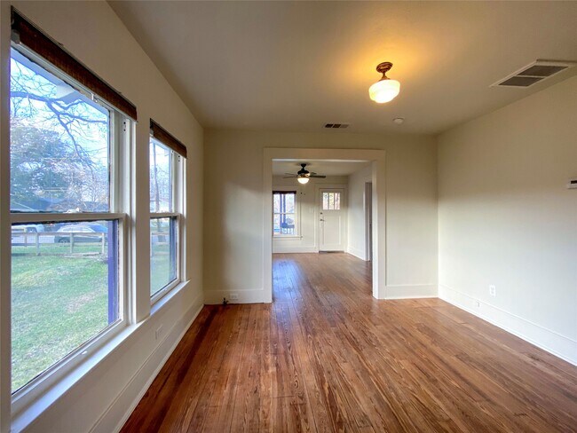 Building Photo - 7924 Ford St