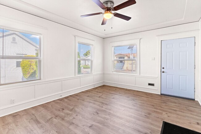 Building Photo - Charming San Leandro Cottage with Modern U...