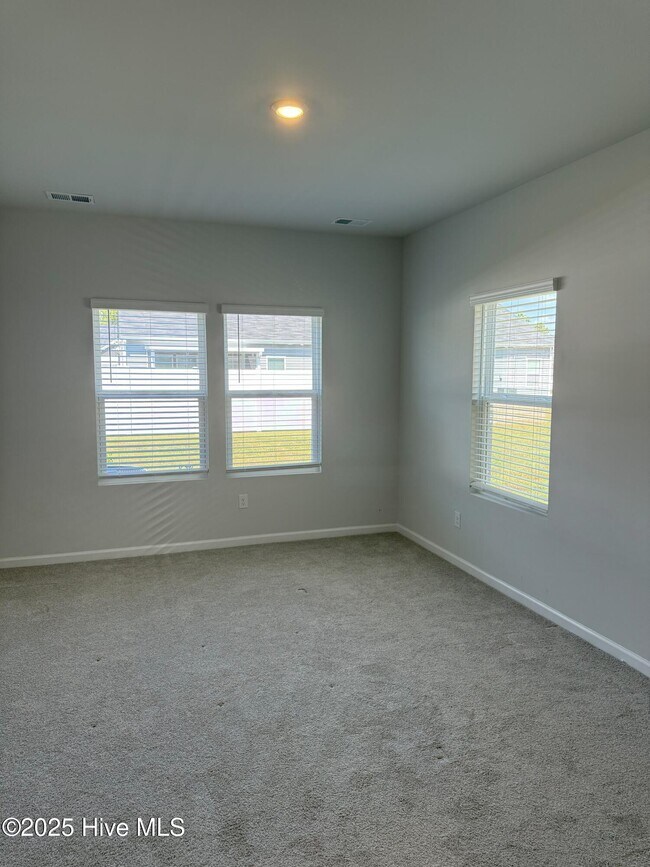 Building Photo - 241 Arnette Dr