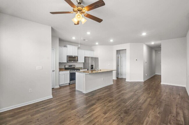 Building Photo - Trolley Run Townhome!