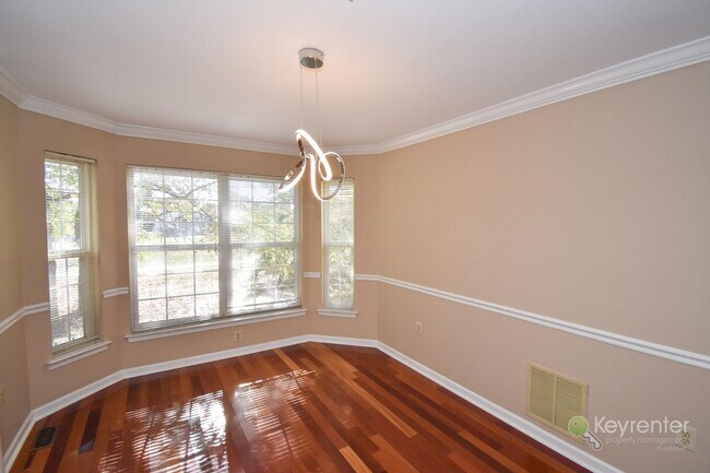 Building Photo - End Unit Townhome in Warrington Hunt community with 2 car garage!