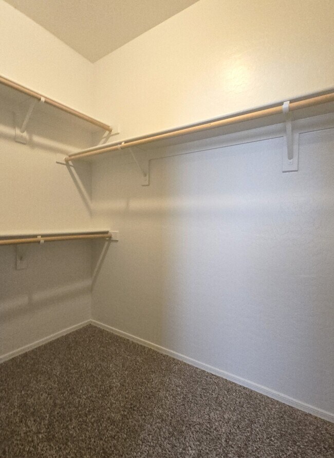 Building Photo - 2300 E Magma Rd