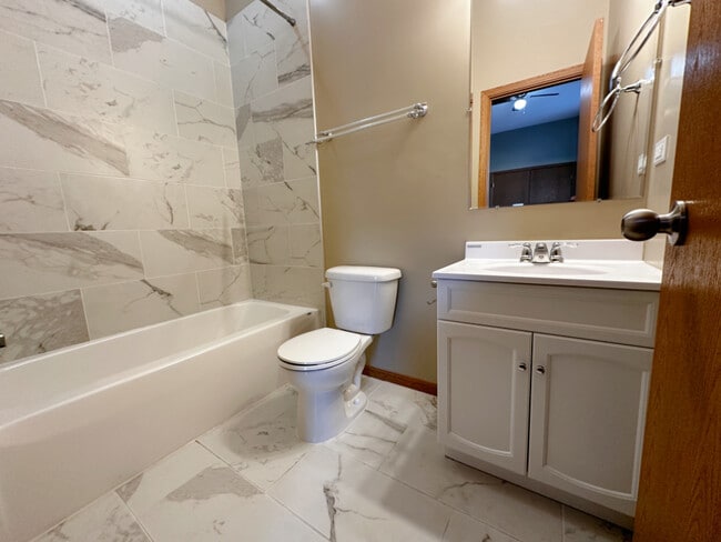 Building Photo - 639 W Garfield Blvd