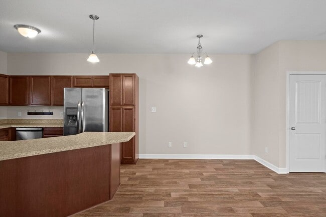 Building Photo - Townhouse For Rent!