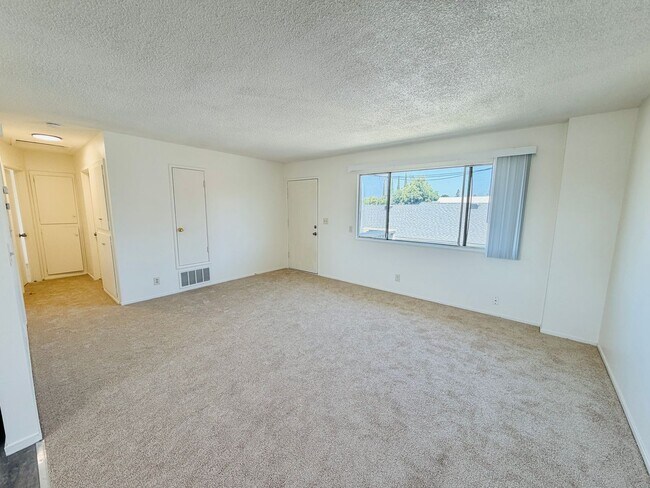 Building Photo - 203 W Benjamin Holt Dr