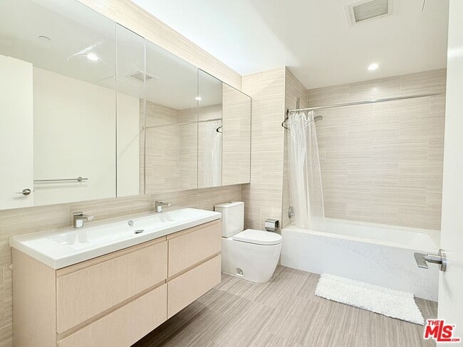 Building Photo - 877 Francisco St