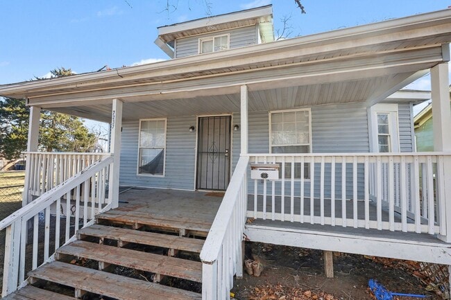 Building Photo - Beautiful 2 Bedroom 1 Bathroom house in Kansas City!