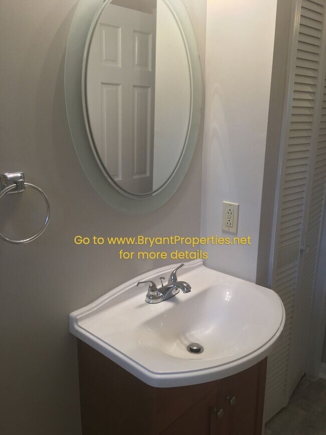 Building Photo - Madison - 3 Bedroom 2-Baths