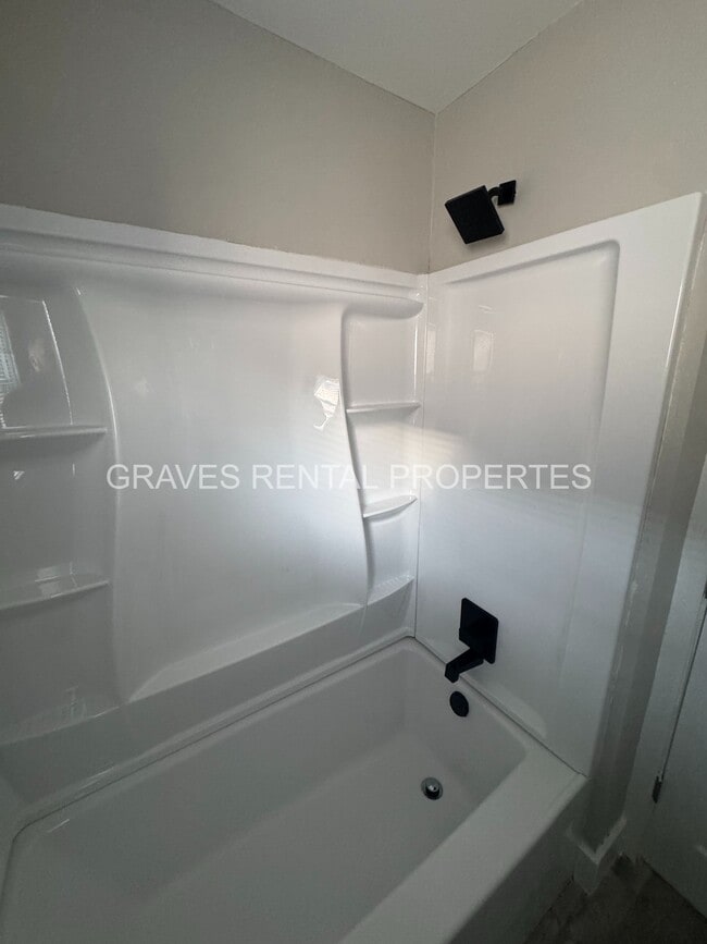 Building Photo - 1102 Oleanda Ave