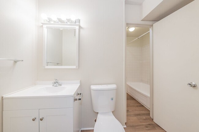 Building Photo - Updated Two Bedroom and One and Half Bathr...