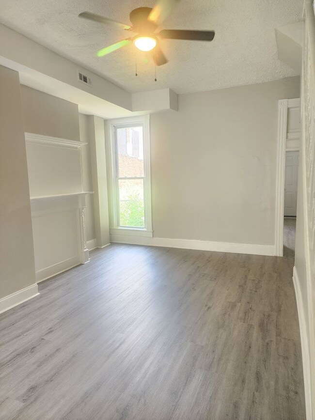 Building Photo - Spacious 3 Bedroom Home  In West Baltimore