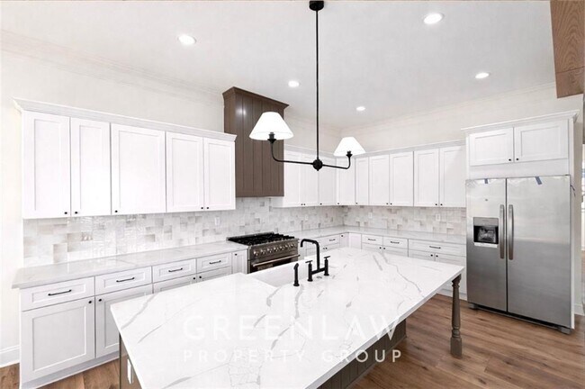 Building Photo - 830 Gaston St SW