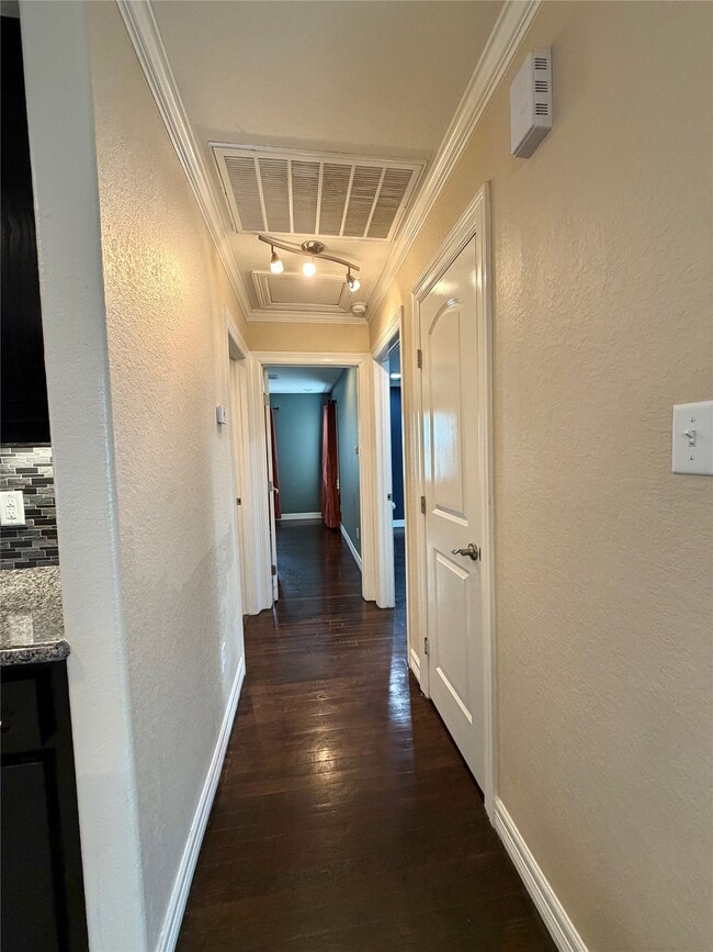 Building Photo - 1932 N Avenue H