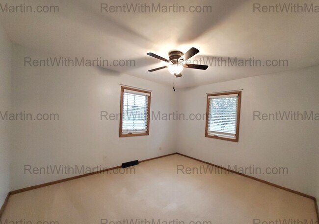 Building Photo - FOR RENT- lovely ranch home near amusement...