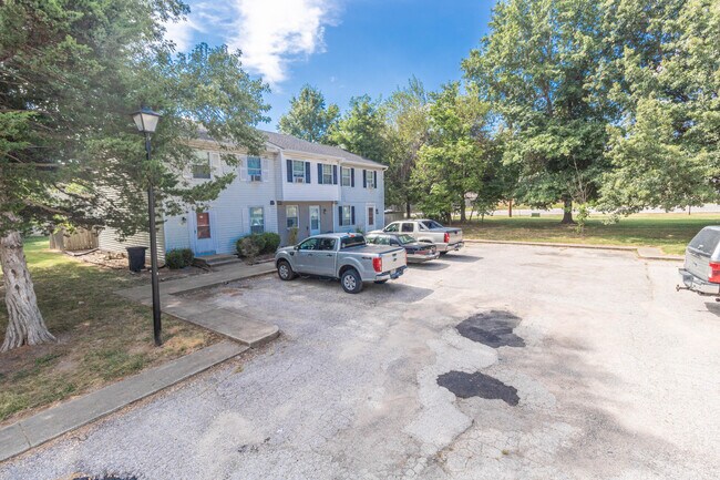 Building Photo - 1655 W Amos Dr