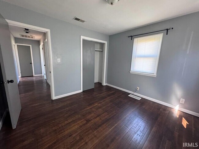 Building Photo - 1012 W Haines Ave