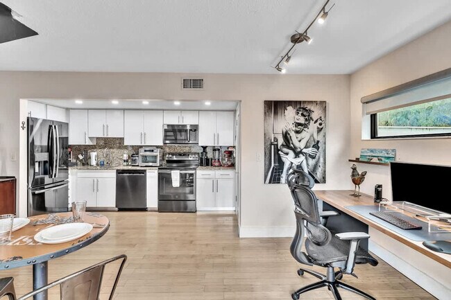 Building Photo - 2990 SW 30th Ct
