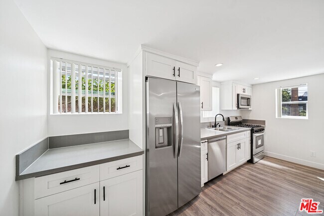 Building Photo - 1267 Vin Scully Ave