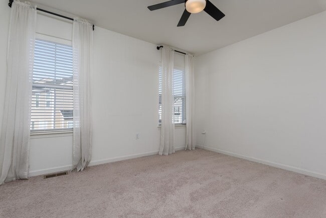 Building Photo - Beautiful 3bed, 2.5 bath in Harrisburg - Move in ready!