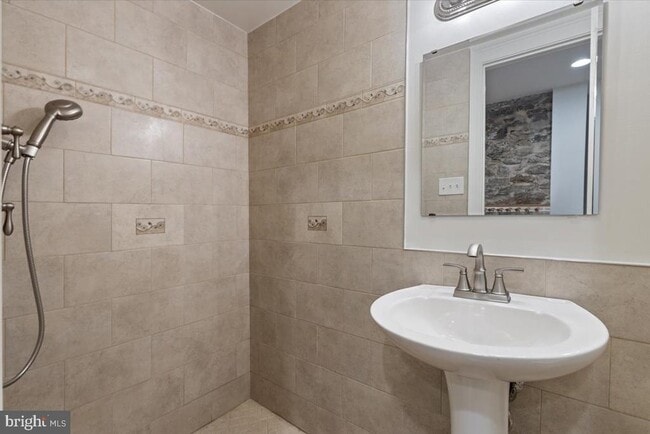 Building Photo - 215 Prince St