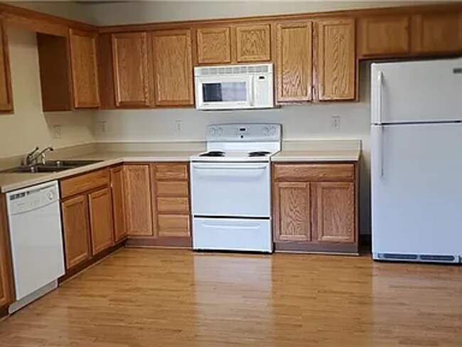Building Photo - 2-Bedroom Townhouse Available for Rent!