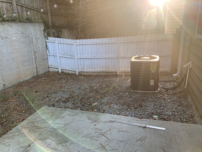 Building Photo - 3329 Fernview Dr