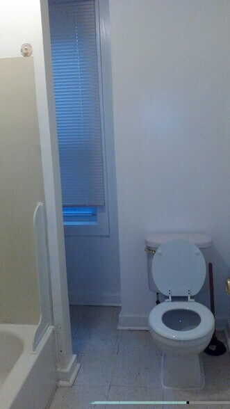 Building Photo - 314 N Calhoun St