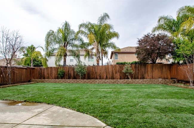 Building Photo - Beautiful Whitney Ranch 2 Story, 5/3.5 Hom...