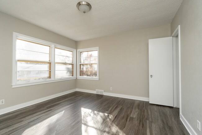 Building Photo - 603 W 18th St