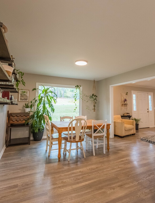 Building Photo - 210 Elliott Ct