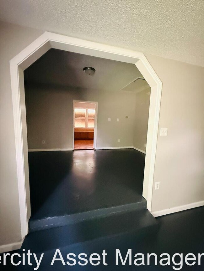 Building Photo - Newly Renovated- BONUS ROOM, Section 8 Friendly and ready for a speedy move in!!!! Call Today!!!
