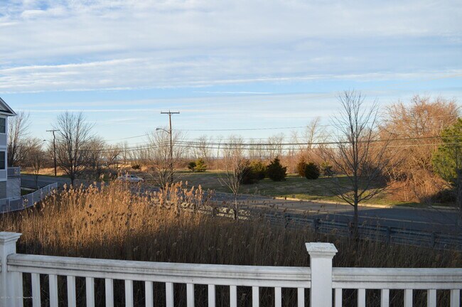 Building Photo - 606 Park Ave