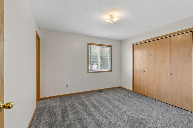 Building Photo - 501- 503 Lakeshore