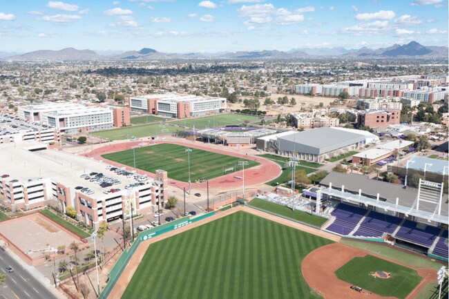 Building Photo - 4Bed/2Bath Home at Indian School/15th Ave!...