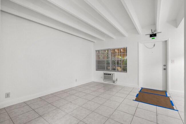 Building Photo - 330 NW 20th St